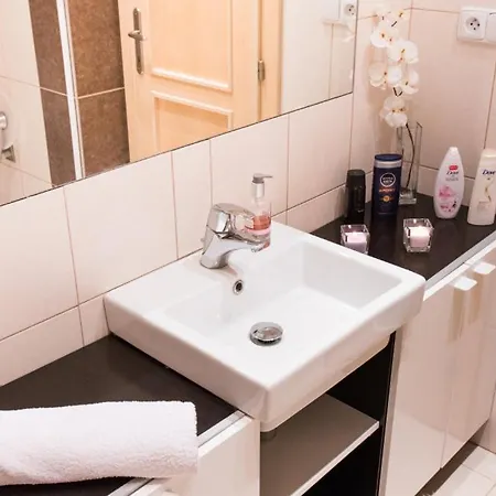 Апартаменты In The Hearth Of The City Centre, Old Town Square - 3min *